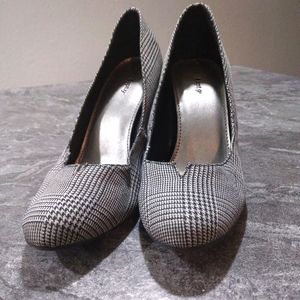 Apt9 shoes size 6